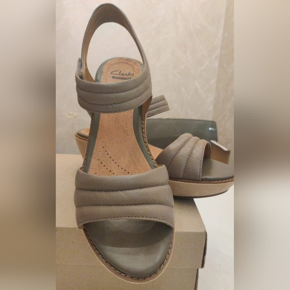 Sandals - Picture 2 of 6